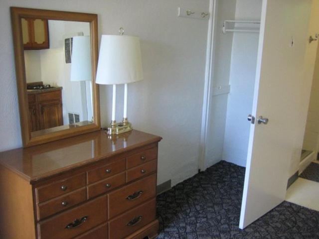 Terry Point Motel Richfield Экстерьер фото