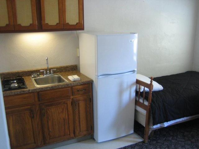 Terry Point Motel Richfield Экстерьер фото